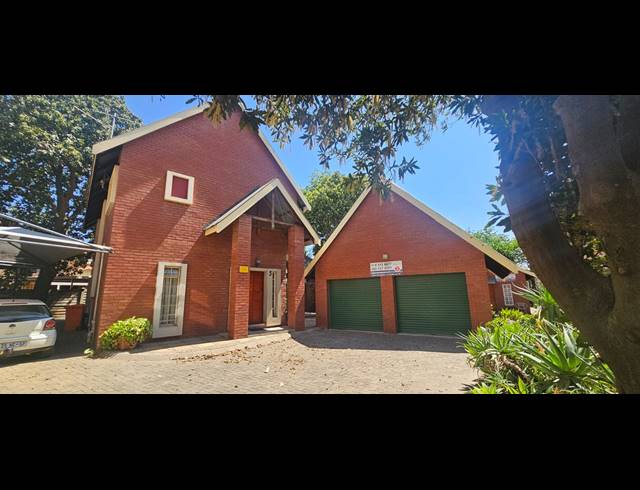 17 BEDROOM APARTMENT BLOCK FOR SALE IN RUSTENBURG CENTRAL